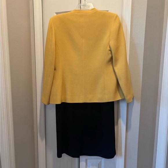 Albert Nipon light wool crepe Dress with Jacket - Picture 4 of 11